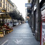 Milano, lite con accetta in via Paolo Sarpi: uomo ferito grave e aggressore fermato dalla polizia