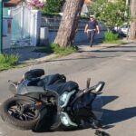 Morto a Lido Di Camaiore bagnino 52enne dopo incidente con scooter causato da pino su via Vittorio Veneto