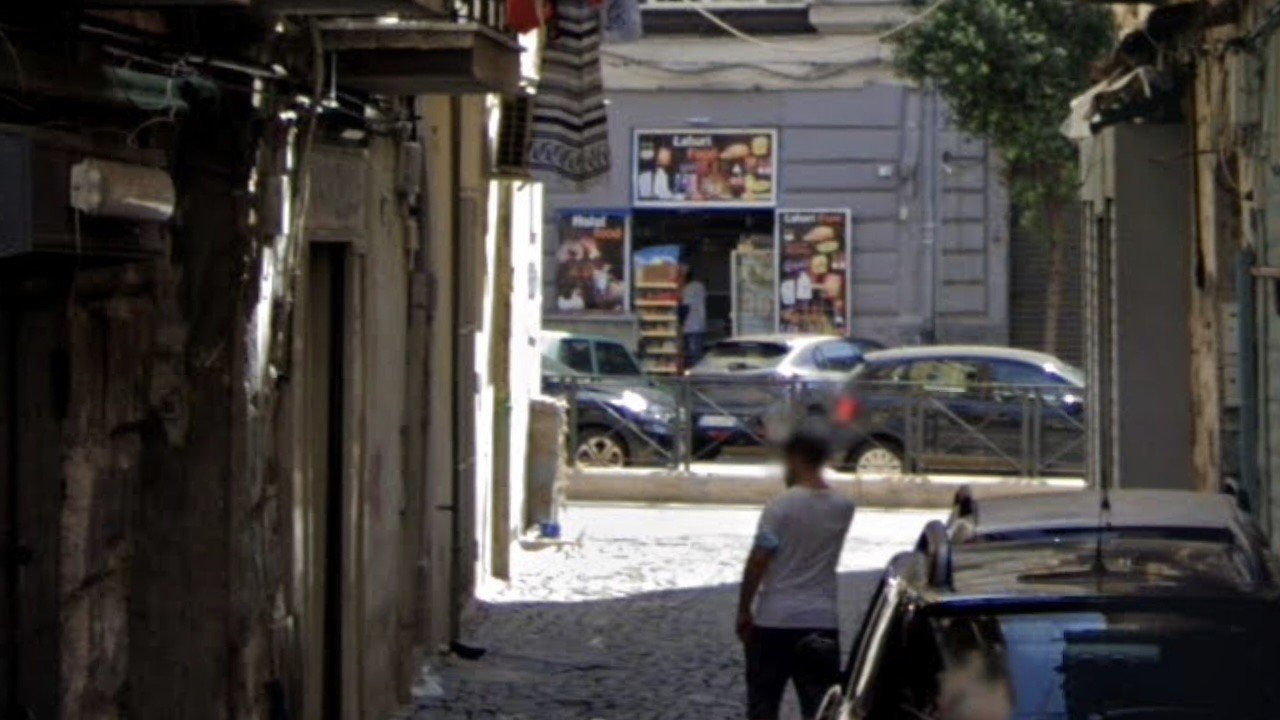 Napoli2C Due Pusher In Manette