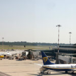 Nessun impatto del cyberattacco sugli aeroporti milanesi di Linate e Malpensa, operazioni regolari