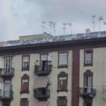 Notte Di Scontri e corse pericolose davanti allo stadio Maradona: ferito grave e tensione a Napoli