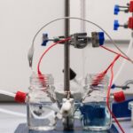 Nuova batteria a idrogeno italiana: elettrolita liquido al manganese e durata fino a 20 anni