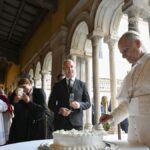Papa Leone XIV celebra il compleanno durante la commemorazione ecumenica nella Basilica Di San Paolo