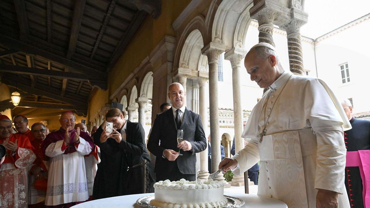 Papa Leone Xiv Celebra Il Comp