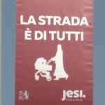 Polemiche A Jesi Per La Campagna Vai Piano: Il Velo Islamico Nella Pubblicità Della Sicurezza Stradale