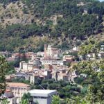Ragazzo di 15 anni trovato morto a Santi Cosma E Damiano: indagini in corso