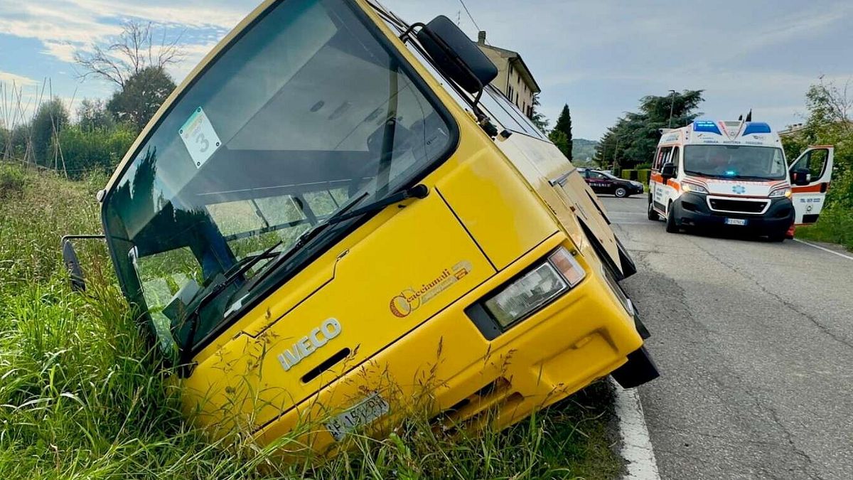 Ribaltamento Di Uno Scuolabus
