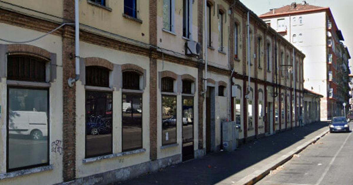 Rifiuti Alle28099Ingresso Di Discot