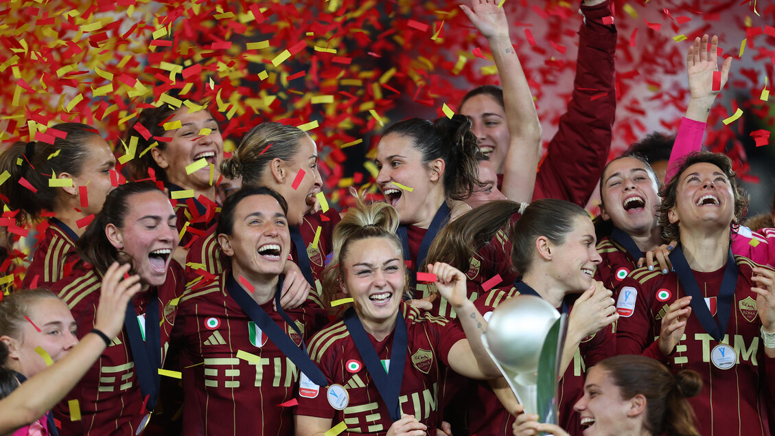 Roma Woman Vola In Champions L