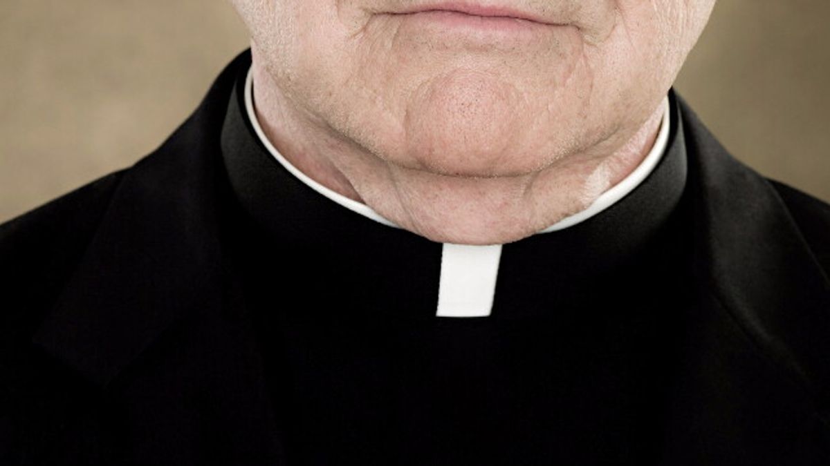 Sacerdote Aggredito Da Gruppo