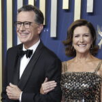 Stephen Colbert riceve il suo primo Emmy al Peacock Theatre di Los Angeles tra applausi e polemiche