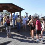 Turismo in crisi attorno al Vesuvio: nel 2025 calo del 30% tra incendi, trasporti e concorrenza estera