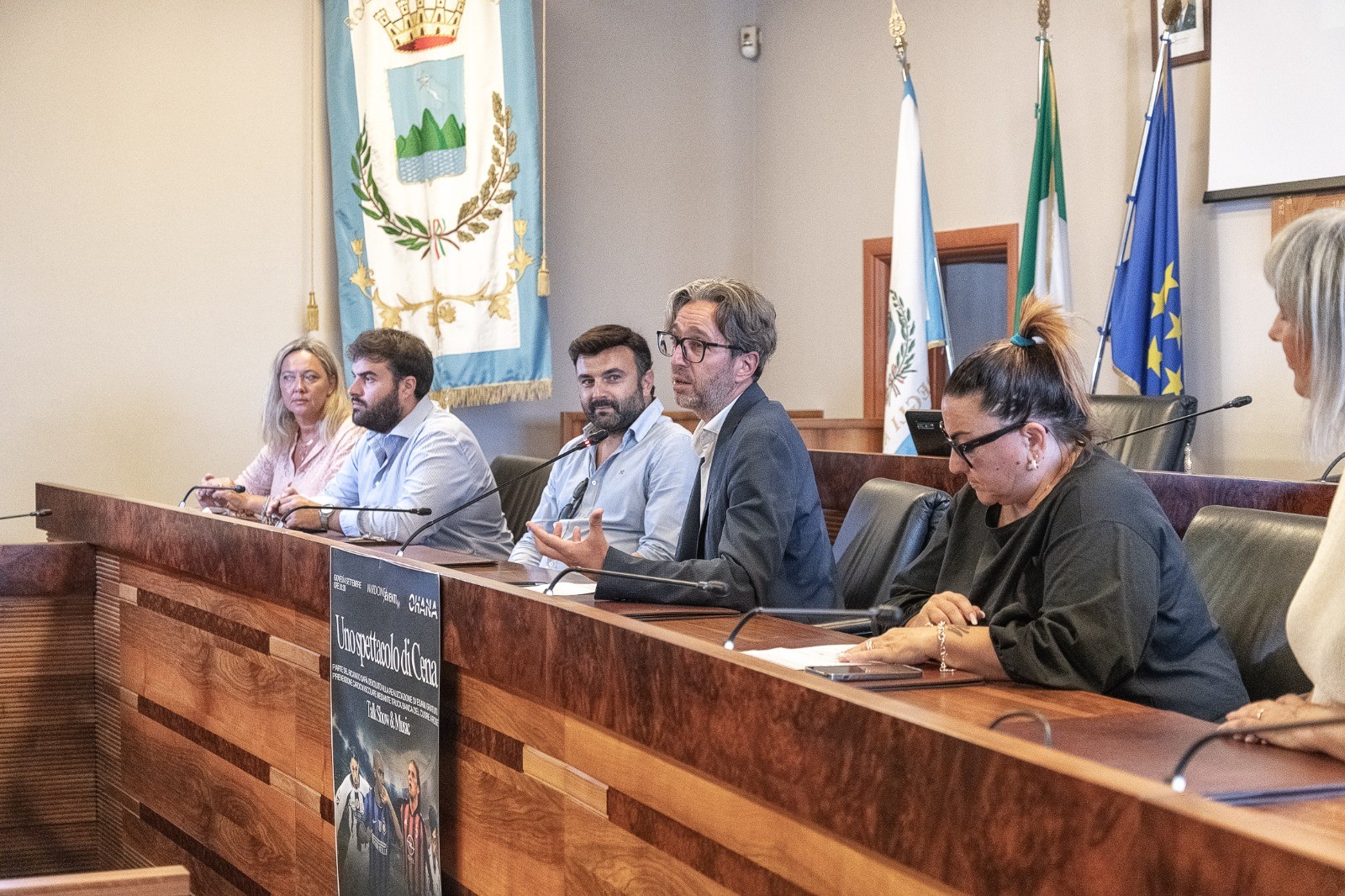 Uno Spettacolo Di Cena A Roset