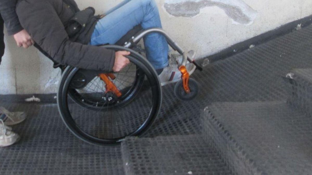 Uomo Con Disabilitc3A0 Sequestrat