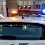 Uomo in stato di alterazione e denudato aggredisce agenti della Polizia Locale a Roma, arrestato e trasferito a Regina Coeli