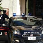 Uomo trovato morto in casa di Via Miniere, ipotesi decesso naturale e indagini in corso