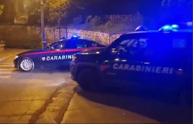 Uomo Trovato Nudo Al Centro De