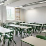 Valditara difende il divieto dei cellulari in classe: “Salute e concentrazione vengono prima di tutto”