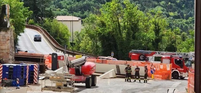 Vento Forte Fa Cadere Lastre P