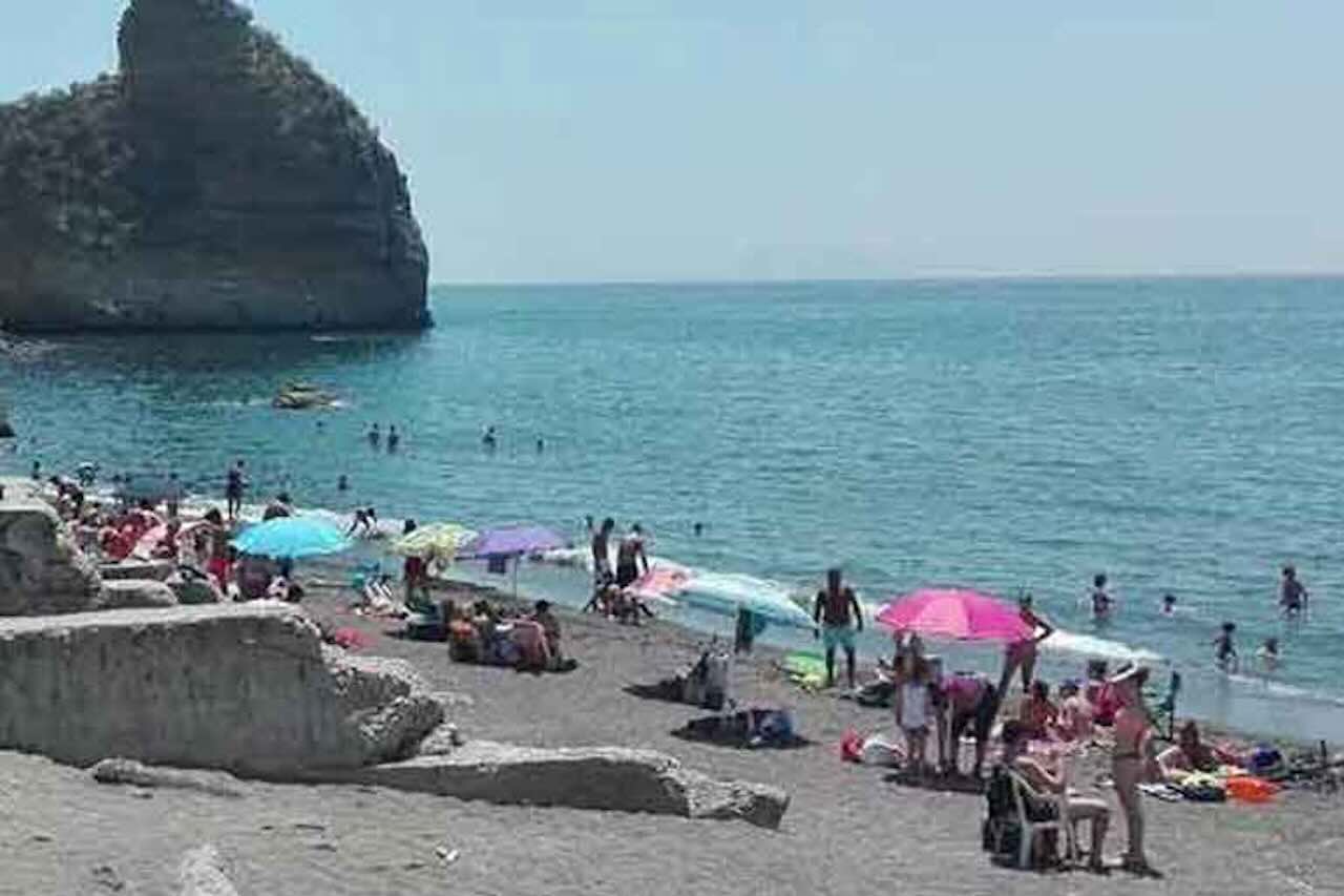 Vietati I Bagni Tra Nisida E G