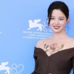 Xin zhilei premiata con la Coppa Volpi alla Mostra Del Cinema Di Venezia 2025 per The Sun Rises On Us All