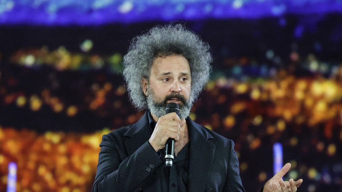 Cristicchi in concerto alla pieve di Romena: un sogno che si realizza