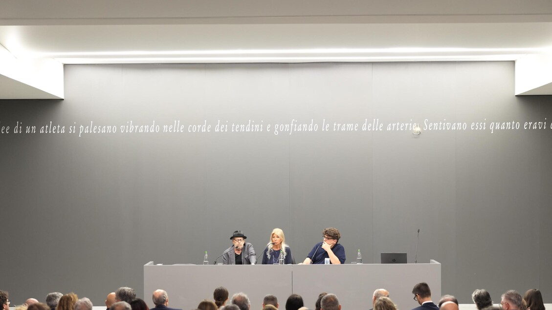 Joseph Kosuth presenta la sua arte a Villa Serena: un percorso di cura e benessere