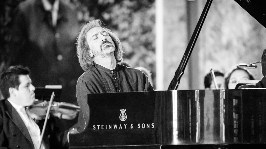 Cristiano Burato interpreta i 21 valzer di Chopin a Bologna per Pianofortissimo