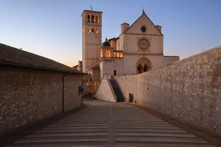 Il turismo dei Cammini in Umbria: l’Hotel Fontebella accoglie i pellegrini della Via della Pace ad Assisi