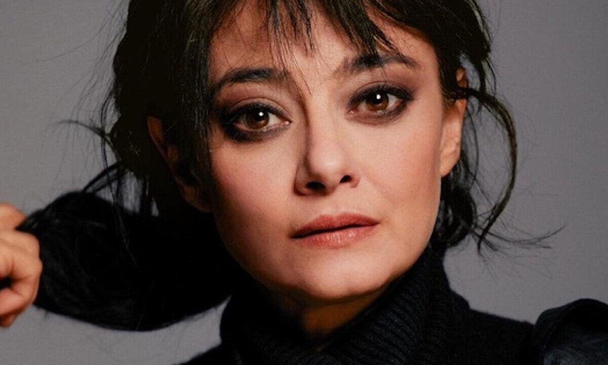 Elena Arvigo interpreta Michela Murgia: il ritratto di una donna in fuga