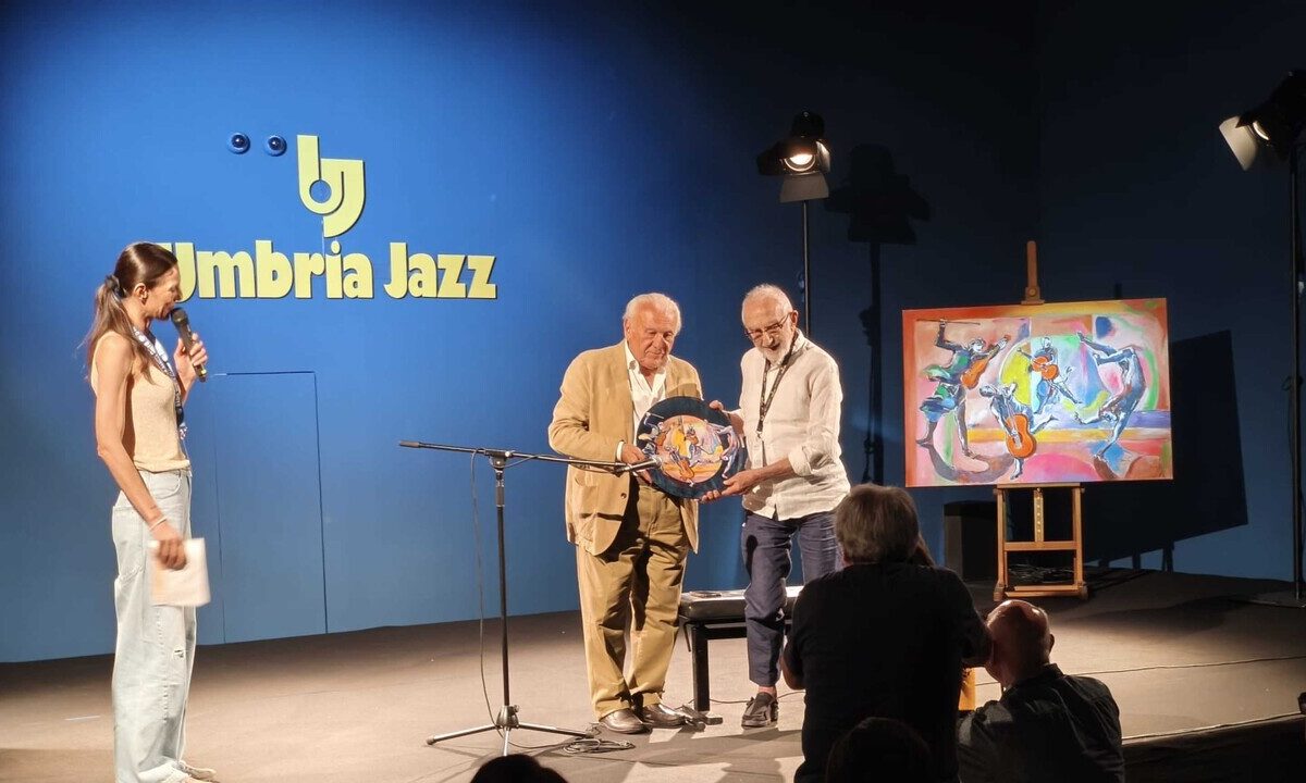 Gianni Coscia riceve il premio Ambasciatori dell’Umbria nel mondo