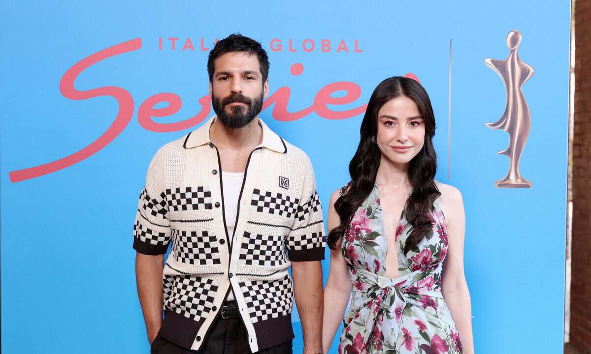 Ozge Gurel e Serkan Cayoglu: la loro crescita con i fan turchi