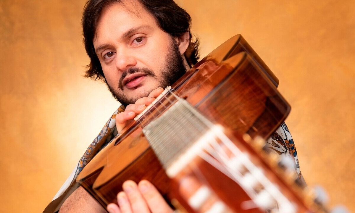 Yamandu Costa in concerto alla Casa del Jazz: il virtuoso brasiliano della chitarra