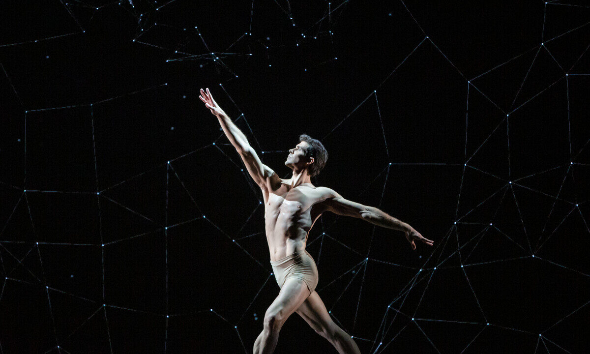 Roberto Bolle: a 51 anni continua a essere protagonista in scena