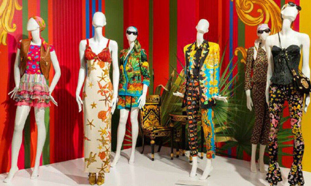 Versace: la mostra di Parigi estesa fino al 31 ottobre 2026