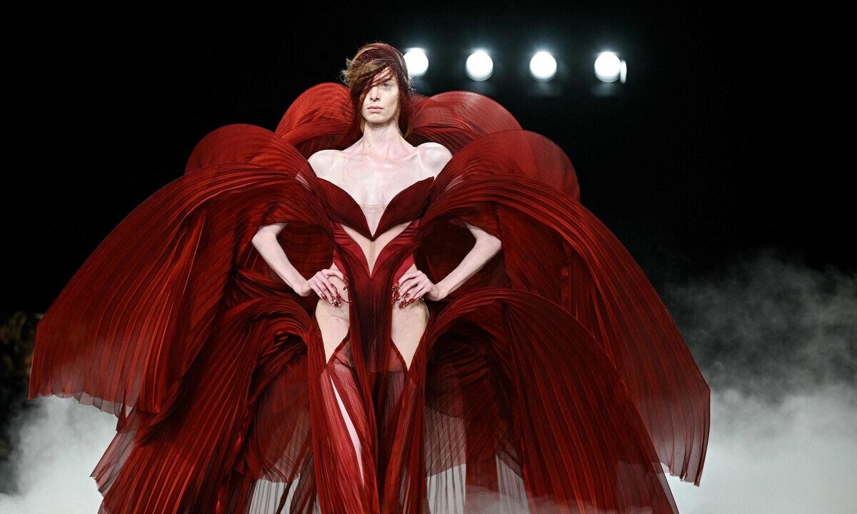 Parigi: alta moda presenta trend fiaba e momenti indimenticabili