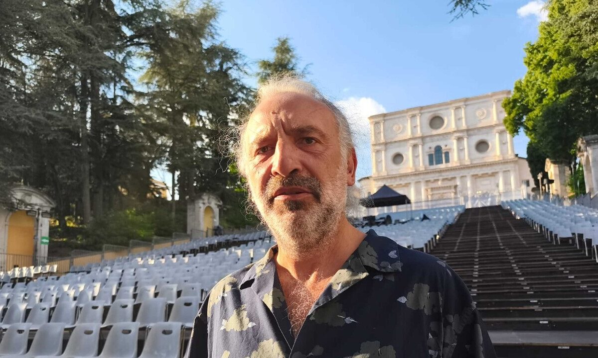 Bollani parla di ‘Via dei Matti’: il pubblico come fonte di rinascita