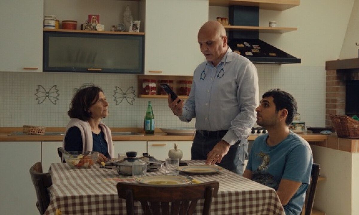Il film Tienimi Presente di Alberto Palmiero continua a riscuotere successo nei festival estivi italiani