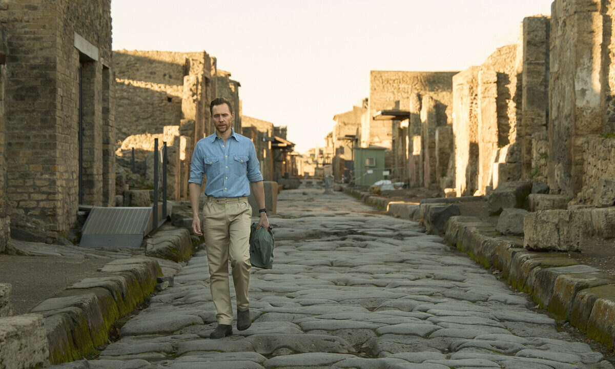 Tom Hiddleston: Pompei e le crisi umanitarie nel suo racconto storico
