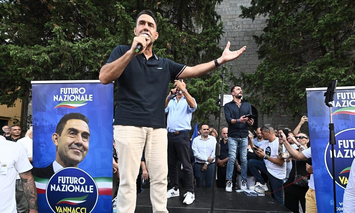 Cortellazzo analizza il discorso di Vannacci: una strategia comunicativa chiara
