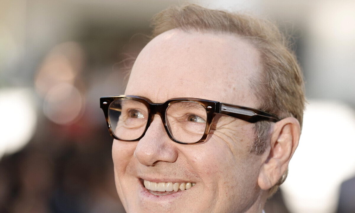 Kevin Spacey al Magna Graecia Film Festival: un messaggio di rinascita e gratitudine ai fan italiani