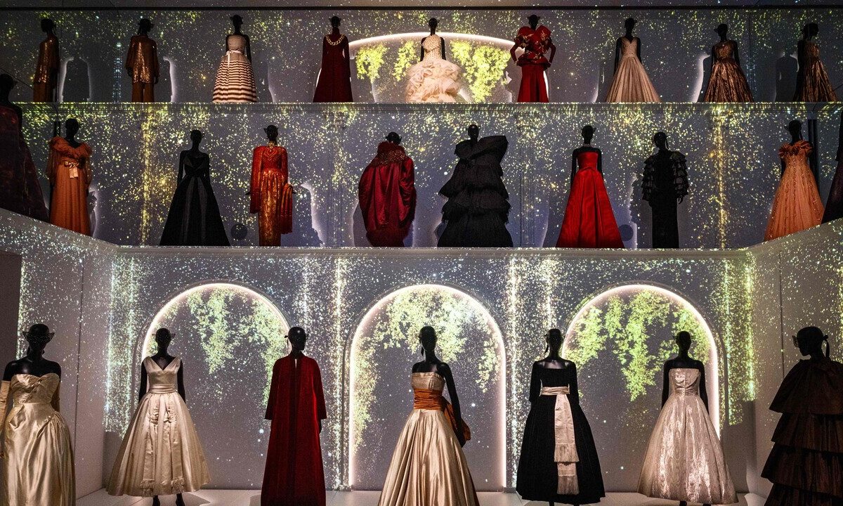 Parigi: i 5 musei imperdibili dedicati alla moda e la mostra su Gianni Versace