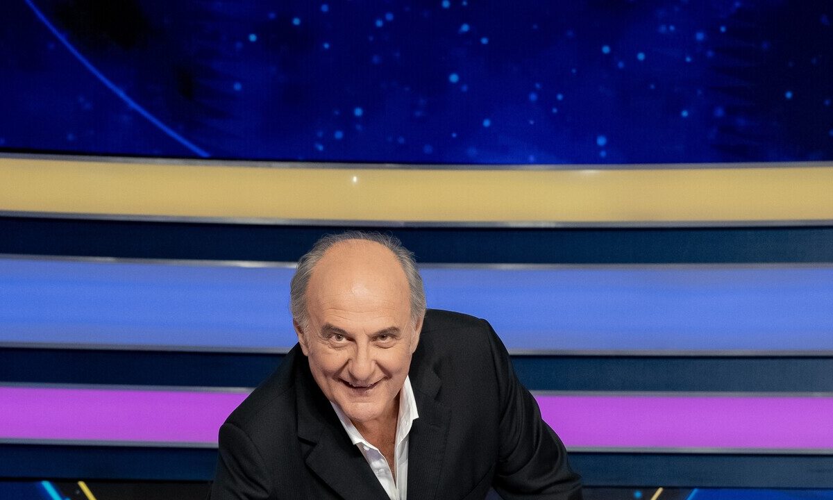 Gerry Scotti festeggia 70 anni: un compleanno speciale con La Ruota della Fortuna