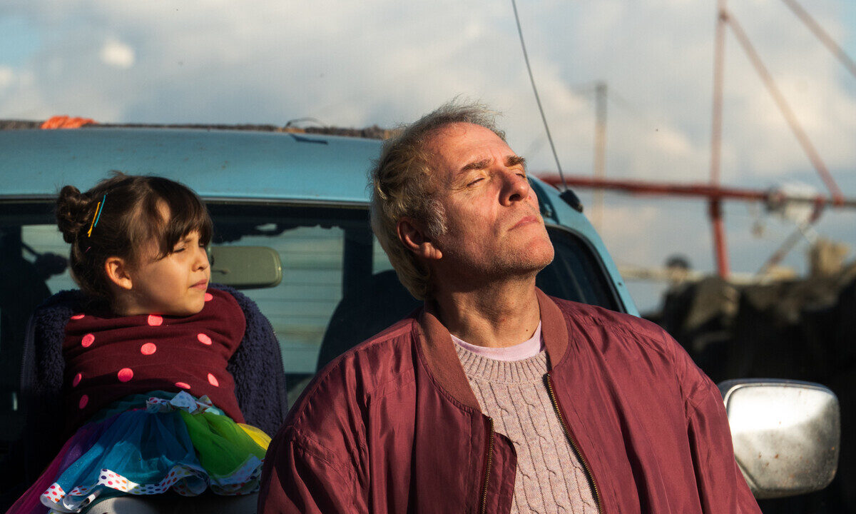 Armony: il film di Dario Albertini sul camionista e la sua famiglia unica