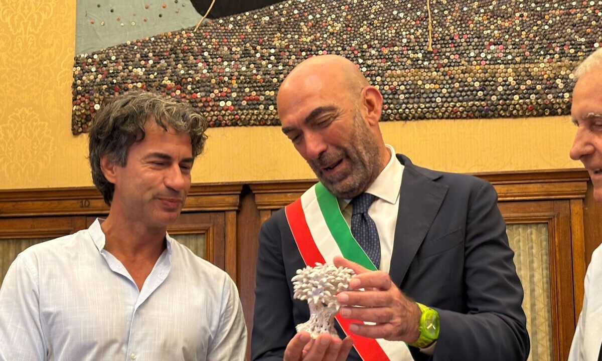 35 anni dallo sbarco a Bari: Kledi Kadiu ricorda l’arrivo degli albanesi