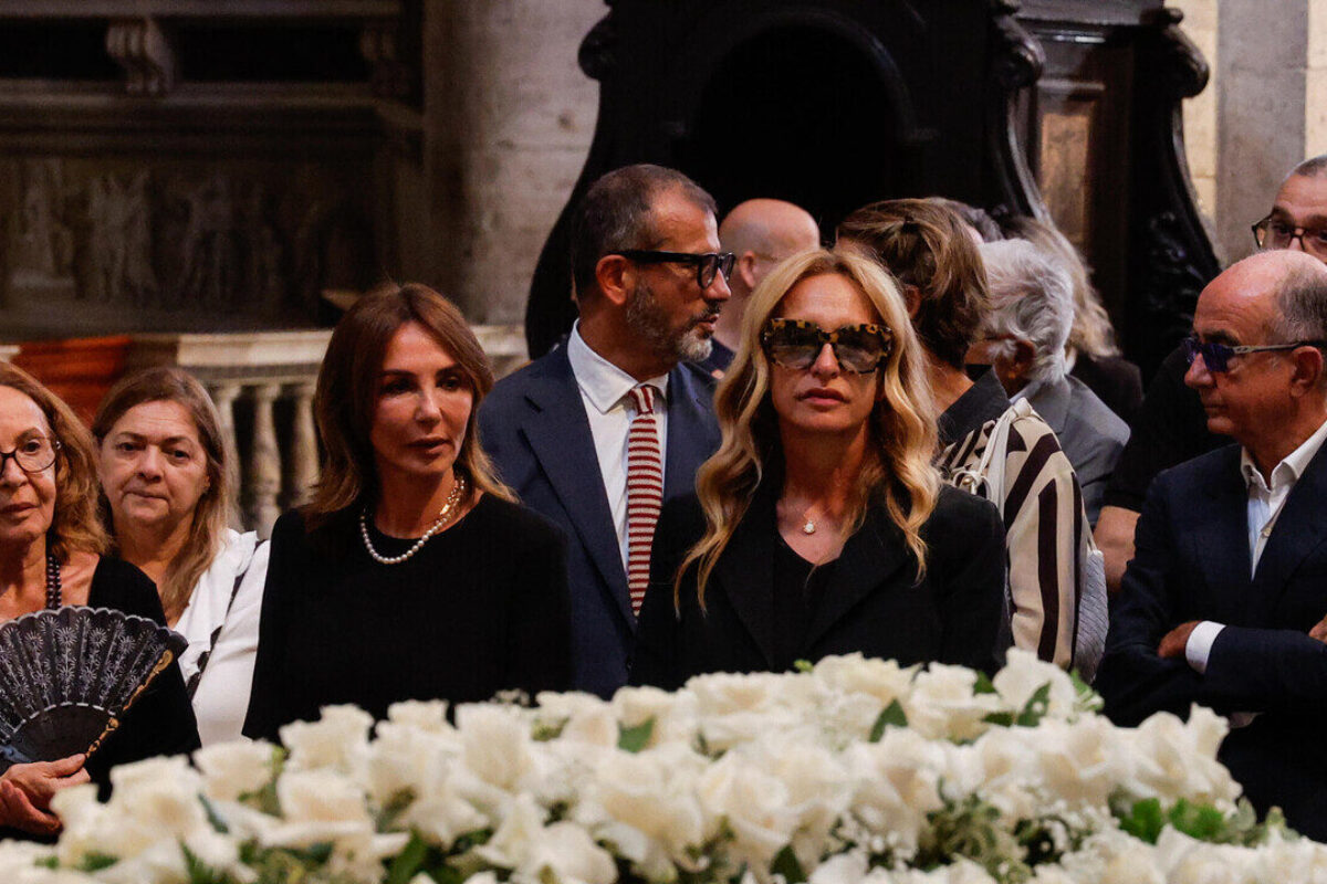 Funerali di Fulvio Lucisano: emozione e ricordi a Roma con rose bianche