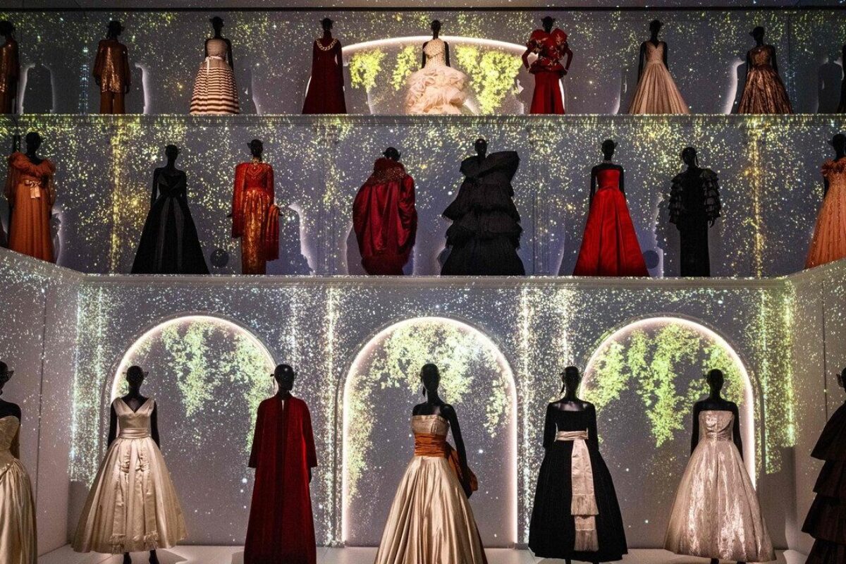 Parigi: i 5 musei imperdibili dedicati alla moda e una mostra su Versace
