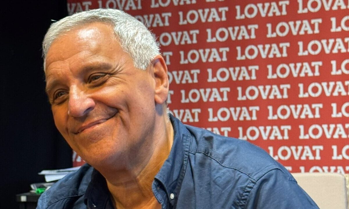 Maurizio de Giovanni: i ventenni affrontano conflitti e crisi sociali attuali