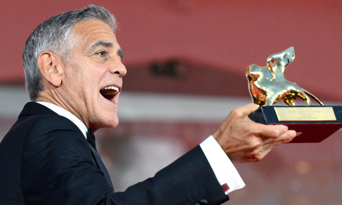 George Clooney riceve il Leone d’Oro alla Carriera a Venezia: il suo messaggio universale