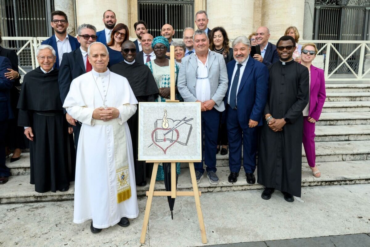 Sant’Agostino e Santa Monica entrano nella Scuola Aldobrandini: a Ostia Antica inaugurati un mosaico e una targa dedicati ai due santi
